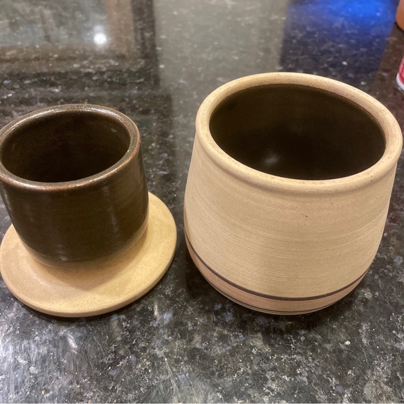 Studio pottery butter keeper “W & K” with wheat grass etching on the top - Picture 3 of 9